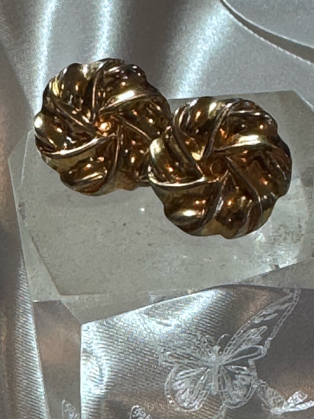 Vintage Screw-back Earrings
Gold-Tone Swirl Design